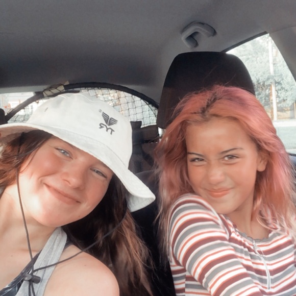 Meet your Posher, Julia - Picture 1 of 1